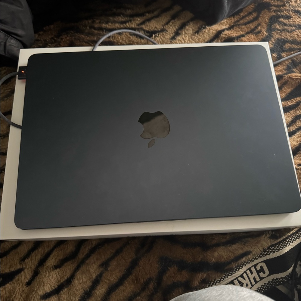 Apple MacBook Air 13.6 inch.- midnight blue